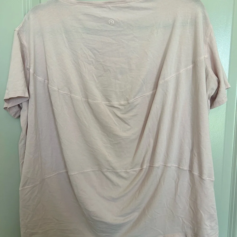 Lululemon Back in Action tee dusty rose - Picture 3 of 9